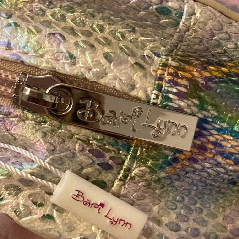 Bari Lynn brand new